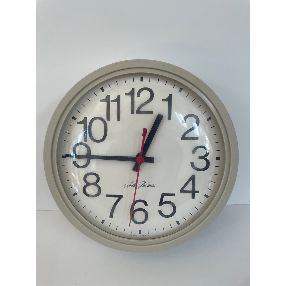 Seth Thomas Wall Clock Vintage 10 Inch Tan Beige Quartz Analog Made in USA